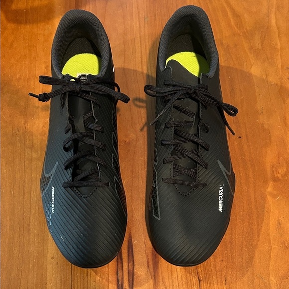 Nike Black Mercurial Vapor Soccer Cleats - Picture 3 of 4